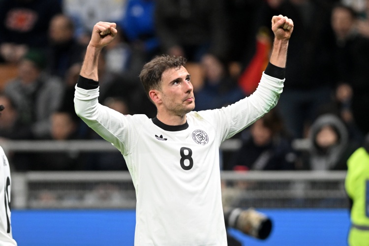 xcsports杏彩体育-法尔克：拜仁可能提拔青训小将接替格雷茨卡 今夏想重金补强边锋